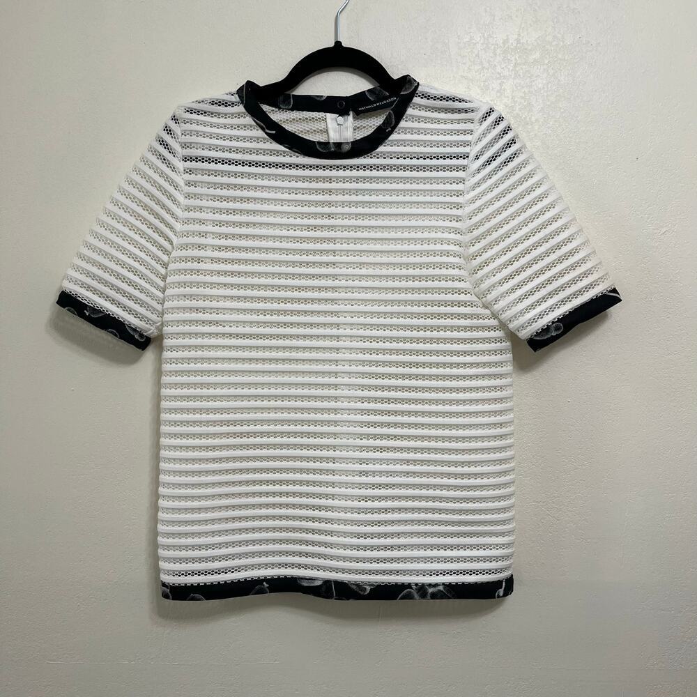 Ostwald Helgason Women's White Ribbed Mesh Striped Tee Size 6. NEW